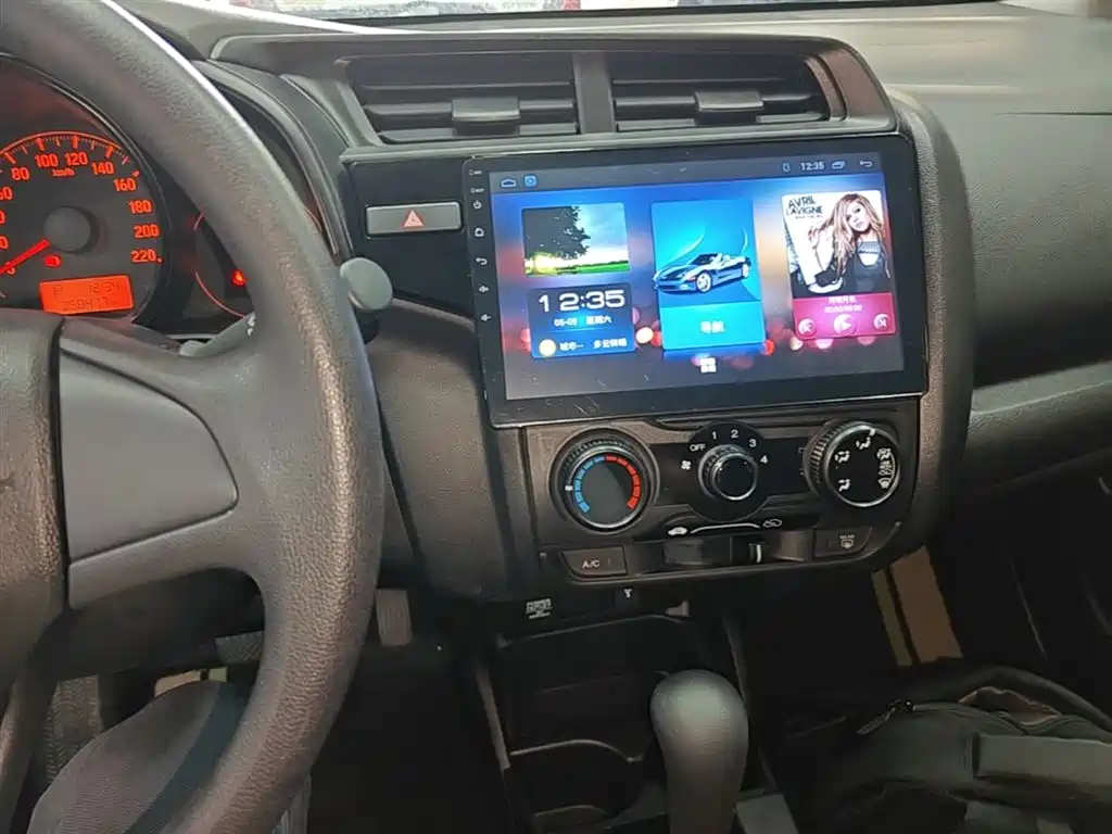 Honda Fit — фото 13