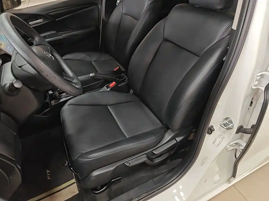 Honda Fit — фото 15