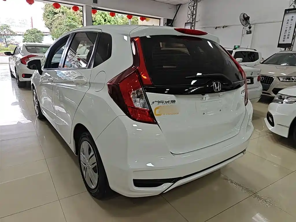 Honda Fit — фото 5