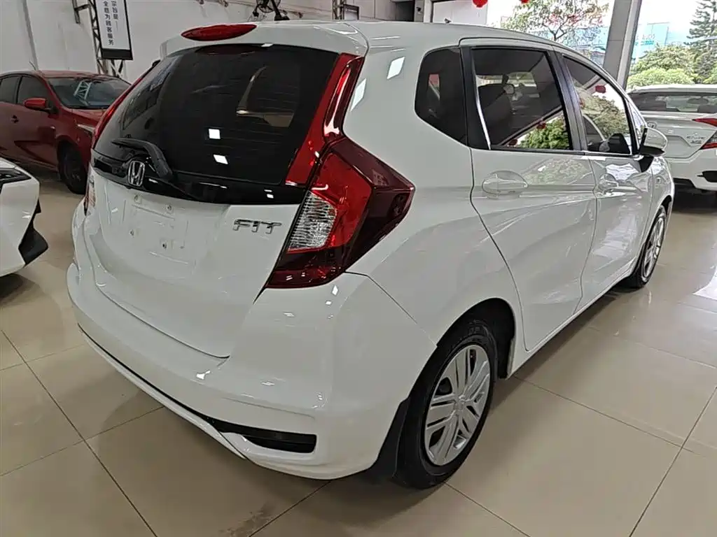 Honda Fit — фото 7