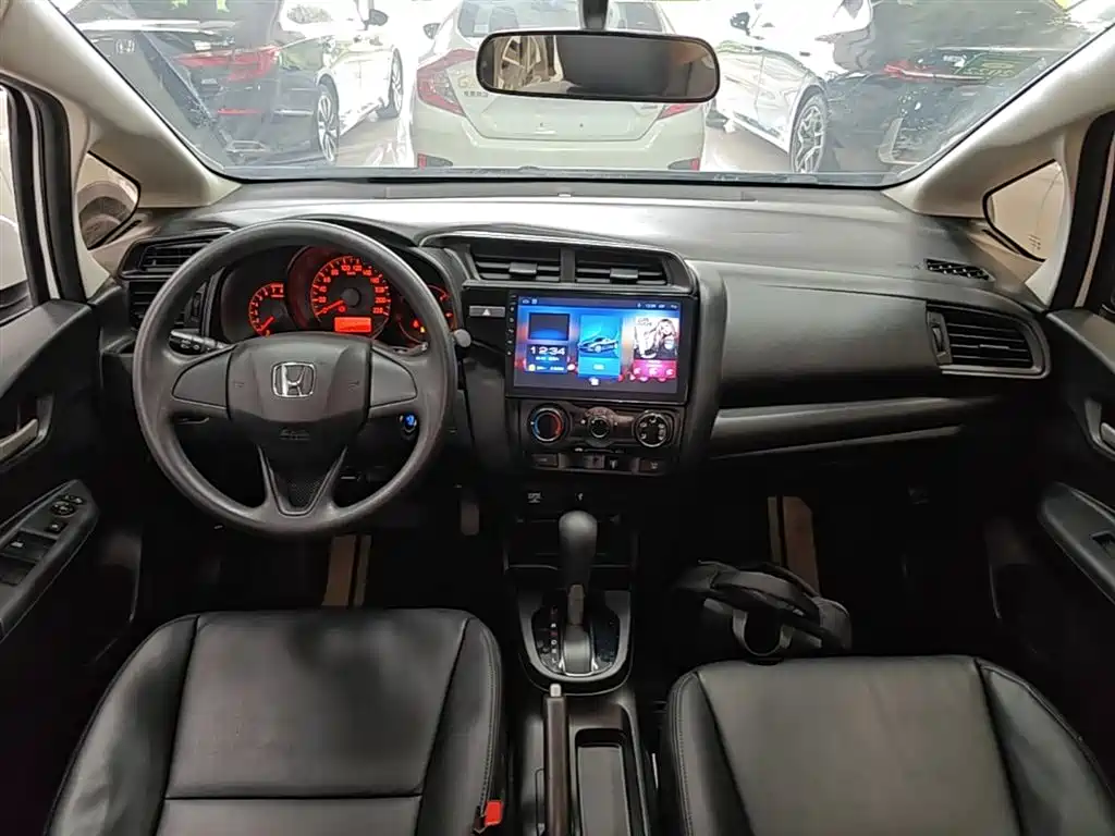 Honda Fit — фото 10