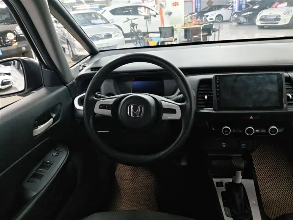 Honda Fit — фото 11