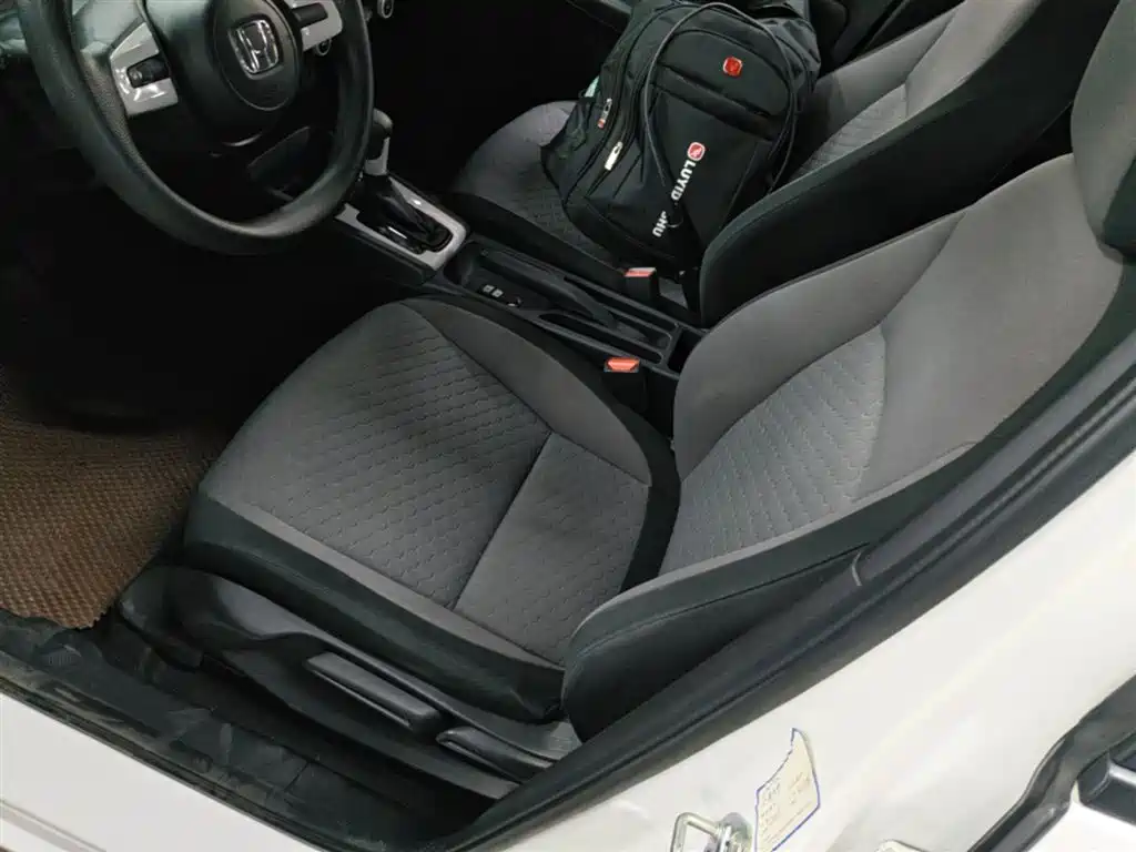 Honda Fit — фото 15
