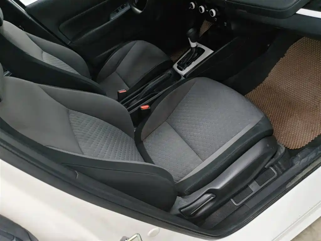Honda Fit — фото 25