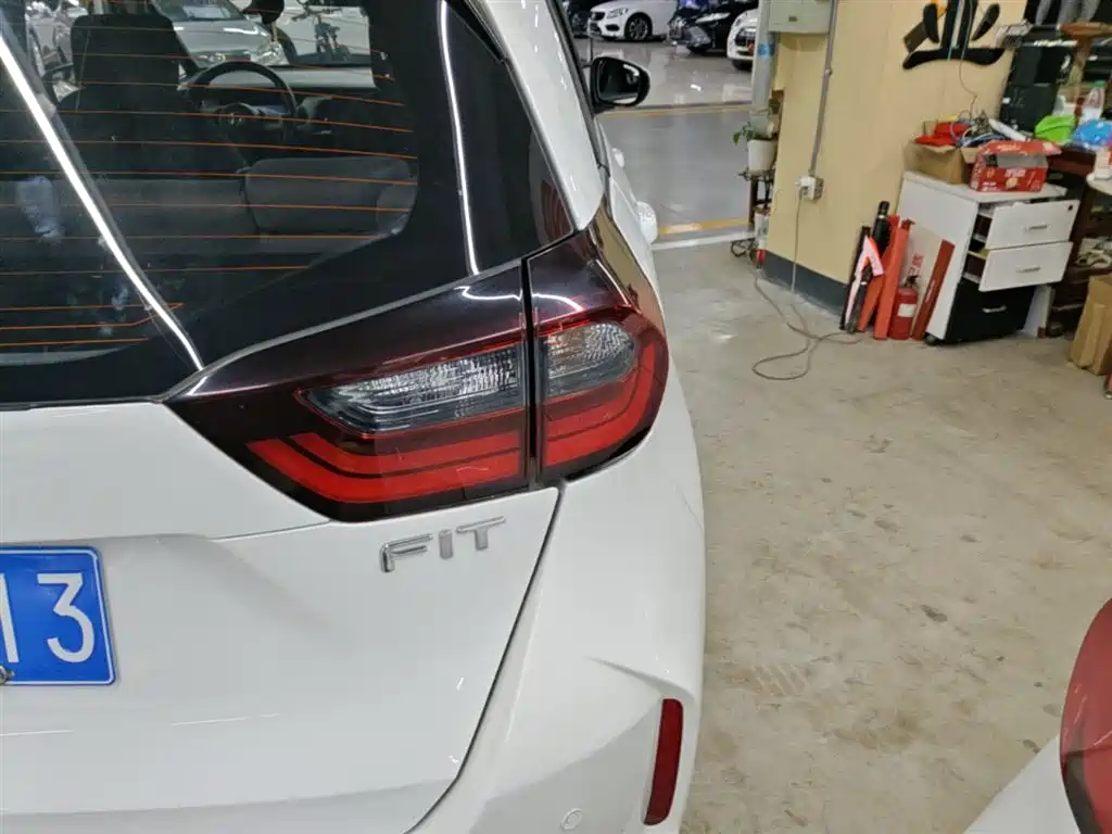 Honda Fit — фото 8