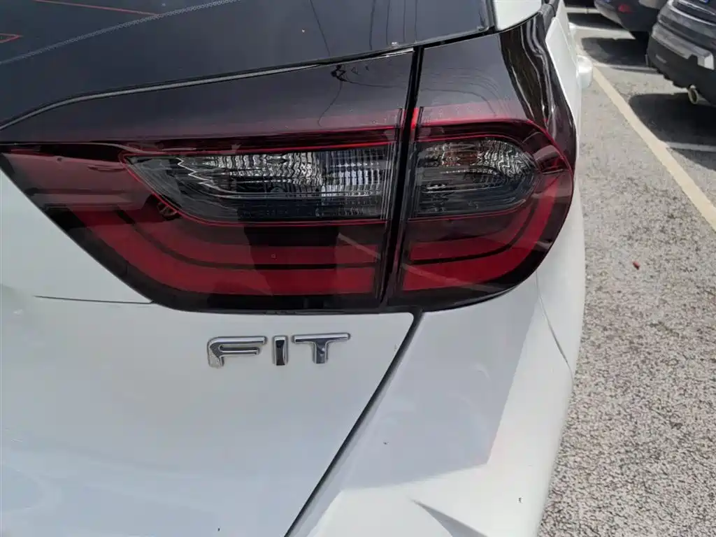Honda Fit — фото 8