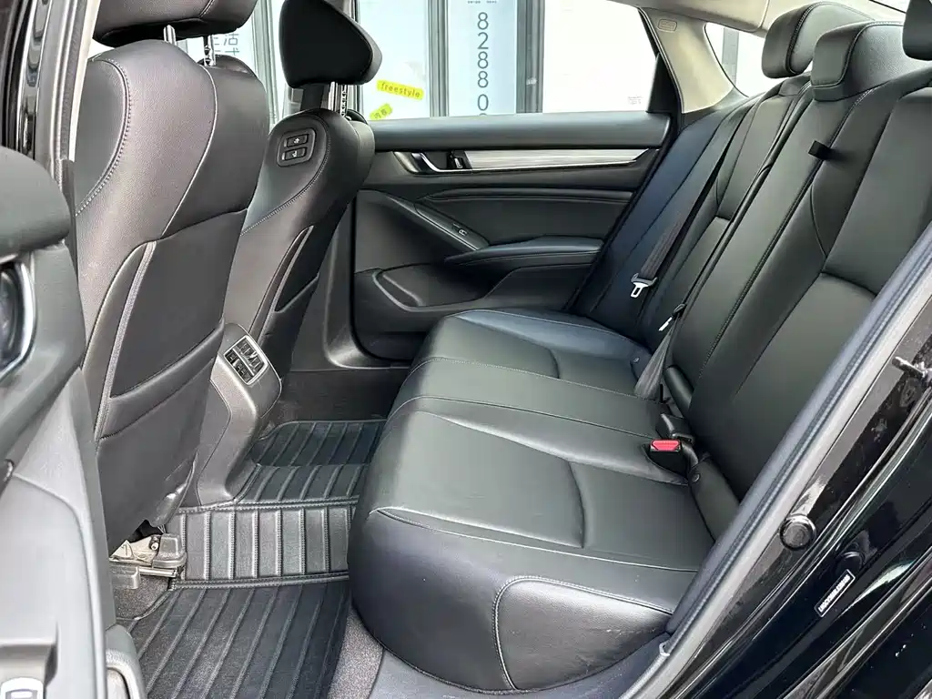 Honda Accord — фото 11
