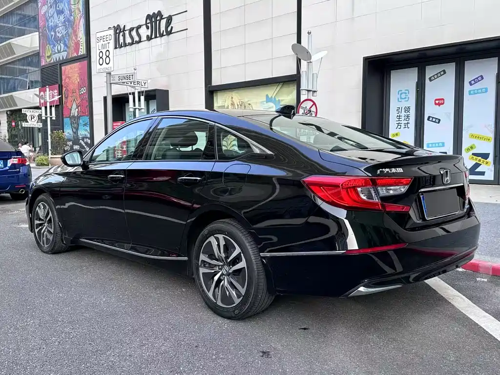 Honda Accord — фото 8