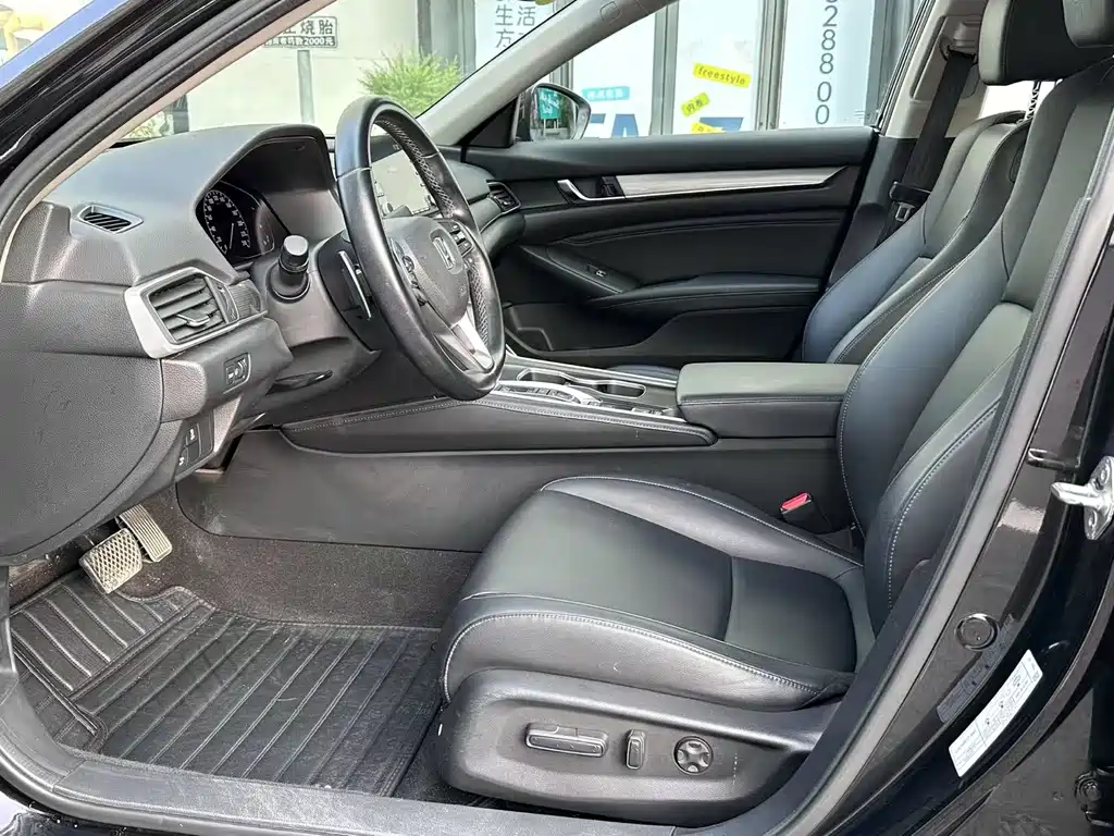 Honda Accord — фото 10