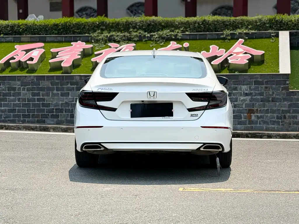 Honda Accord — фото 8