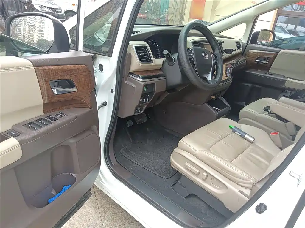 Honda Odyssey — фото 13