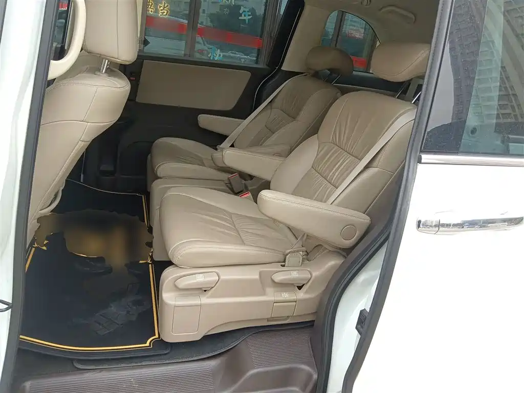 Honda Odyssey — фото 14