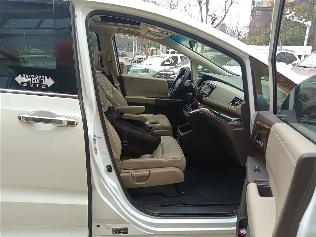 Honda Odyssey — фото 17