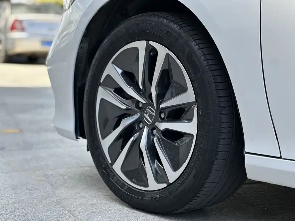 Honda Accord — фото 11