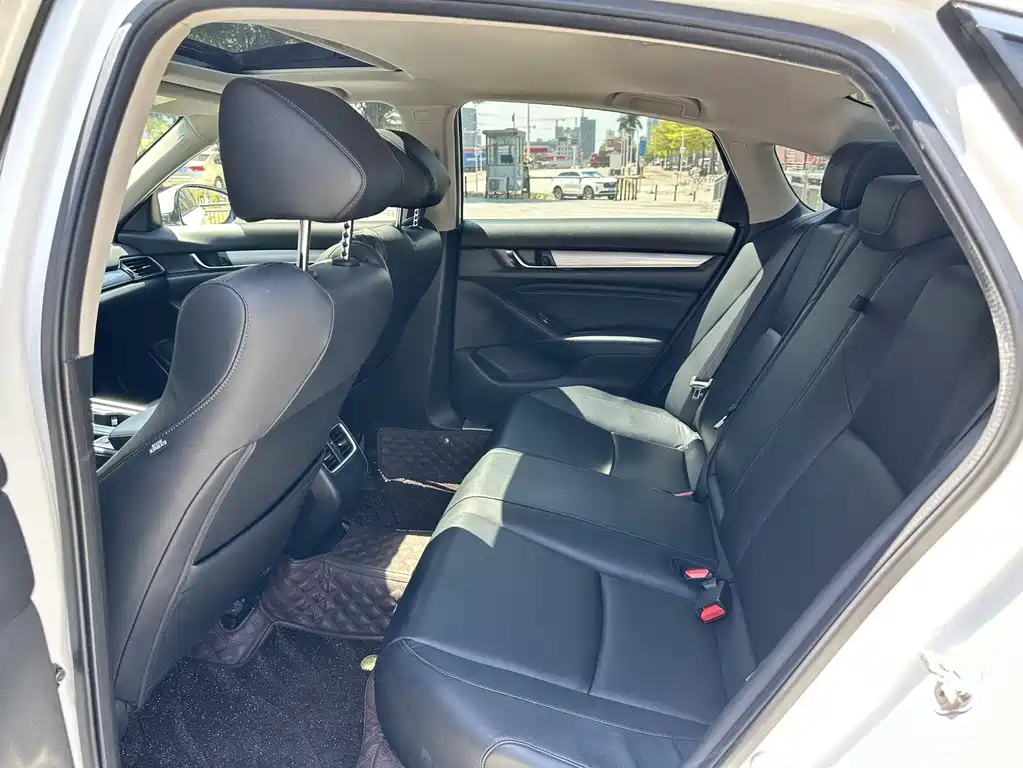 Honda Accord — фото 6