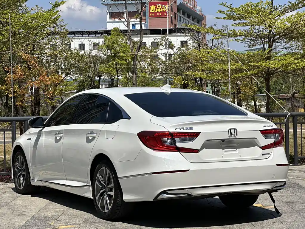 Honda Accord — фото 7