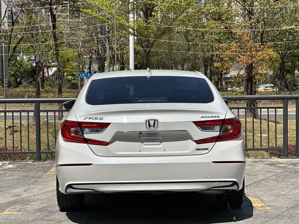 Honda Accord — фото 8