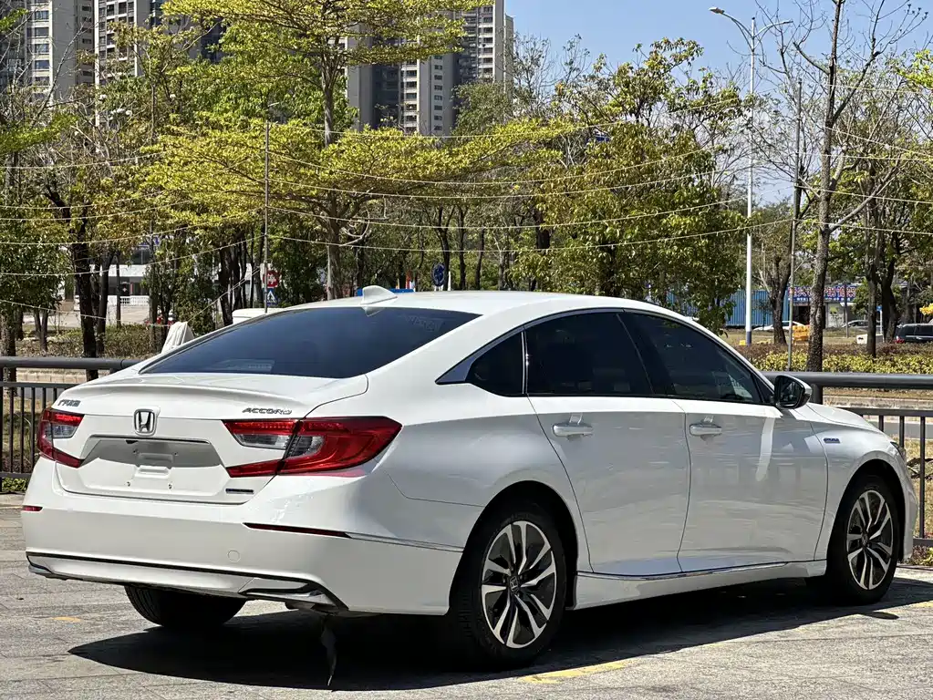 Honda Accord — фото 9