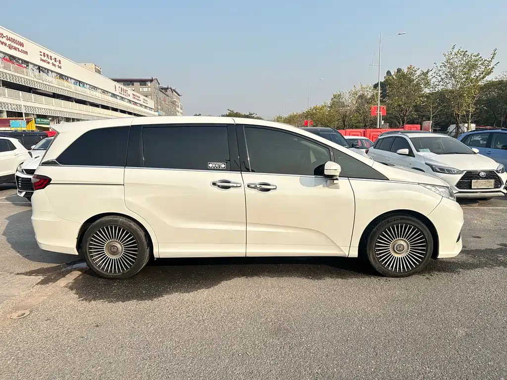 Honda Odyssey — фото 17