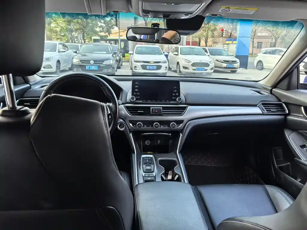 Honda Accord — фото 8