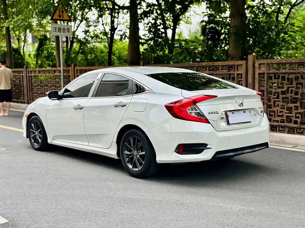 Honda Civic — фото 4