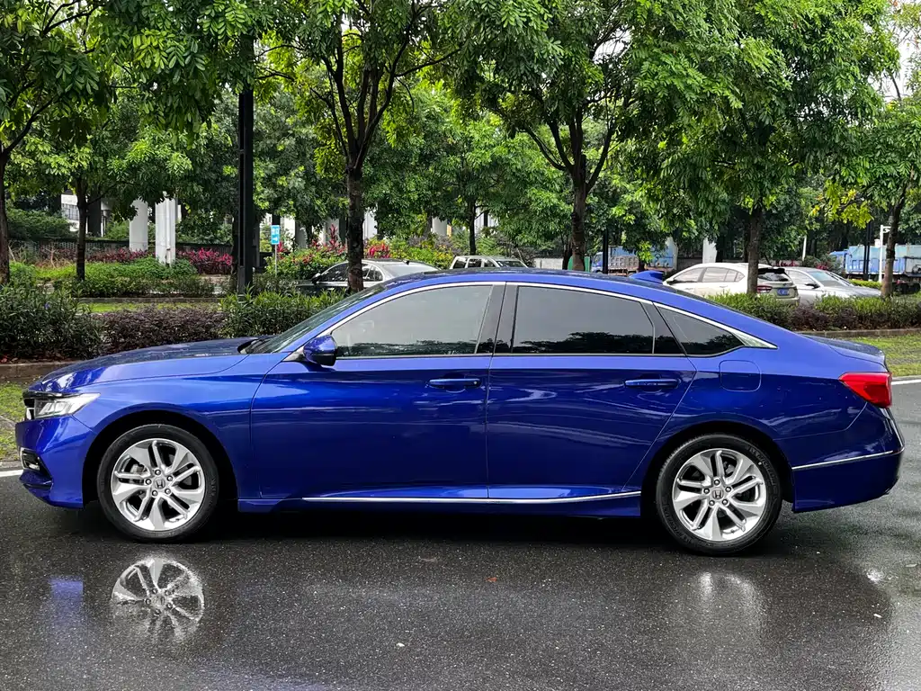 Honda Accord — фото 8