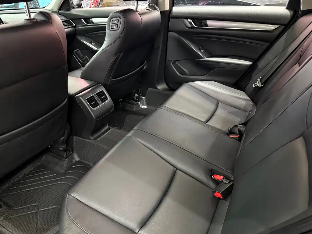 Honda Accord — фото 17