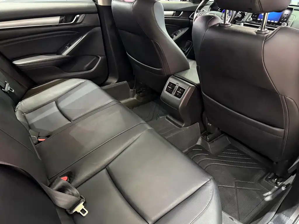 Honda Accord — фото 23
