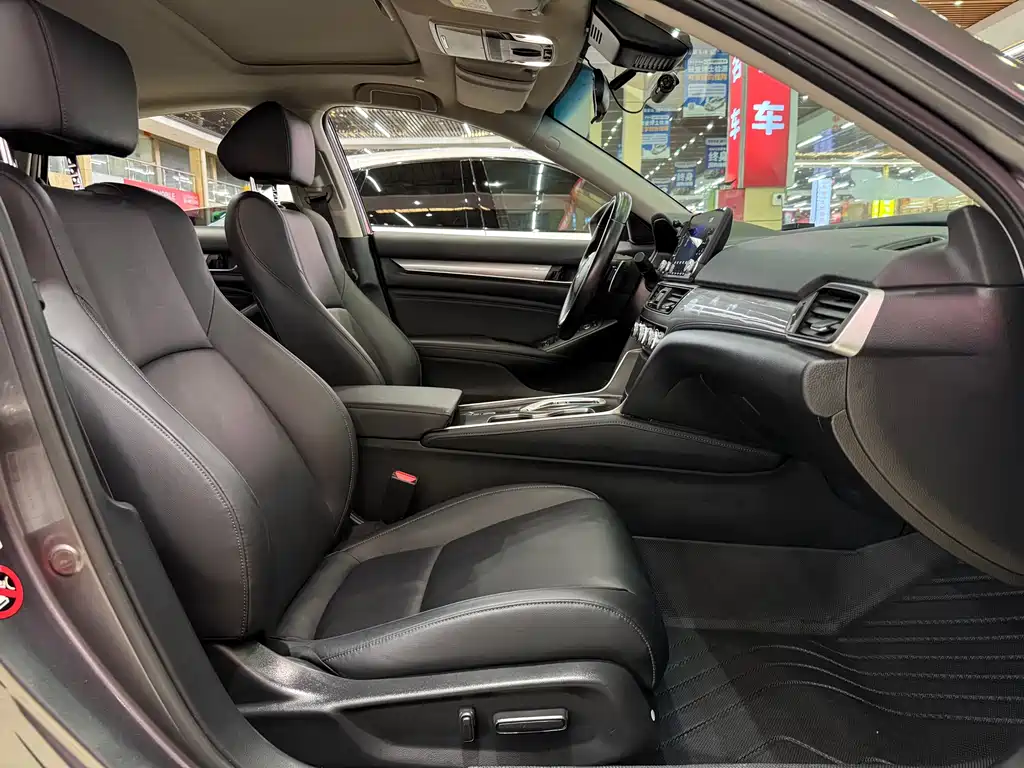 Honda Accord — фото 25