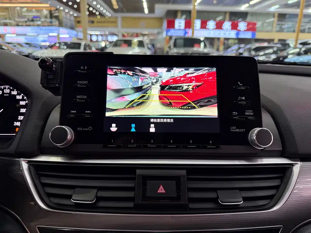 Honda Accord — фото 9