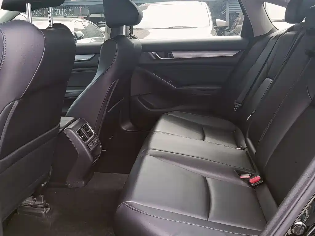 Honda Accord — фото 4