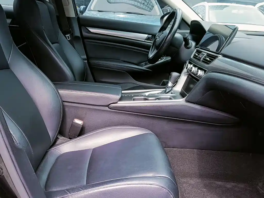Honda Accord — фото 6