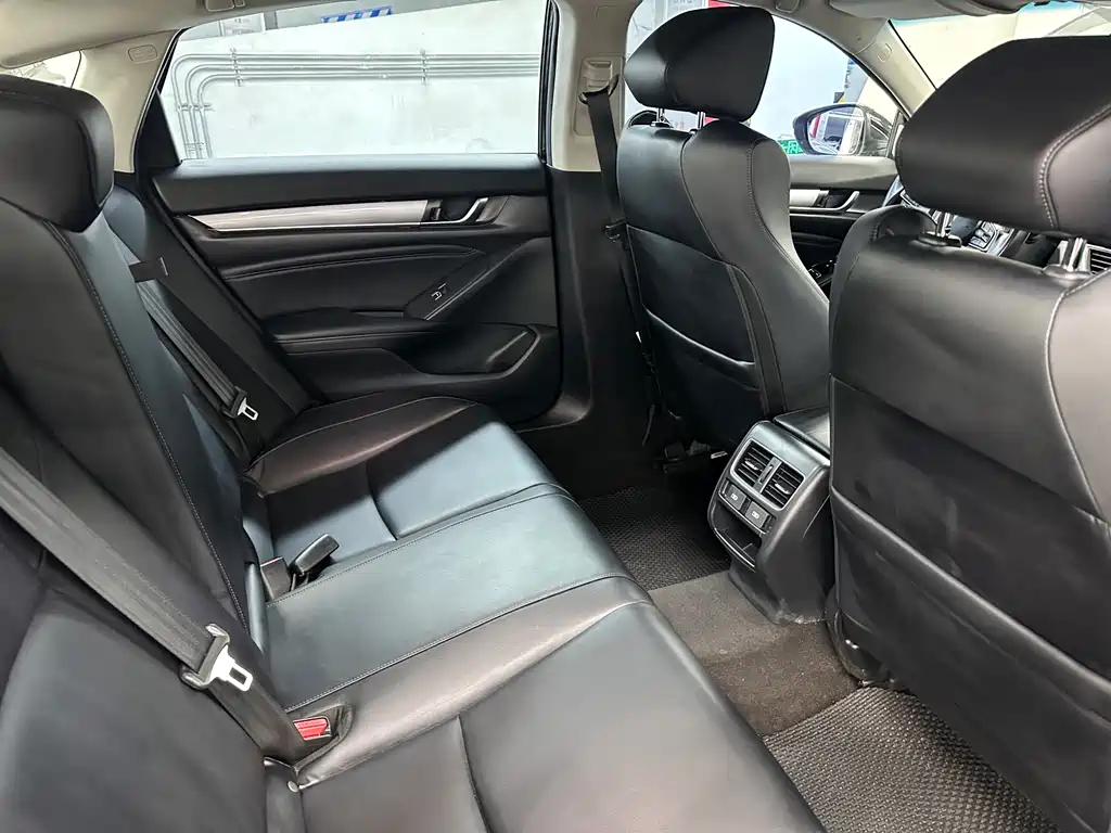 Honda Accord — фото 15