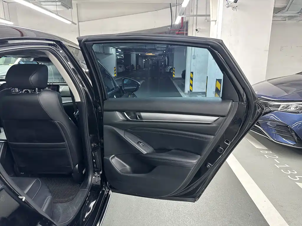 Honda Accord — фото 9