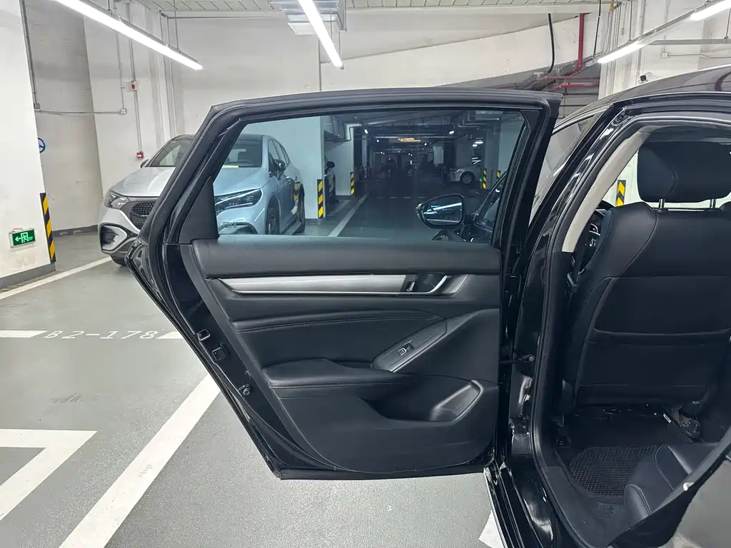 Honda Accord — фото 10
