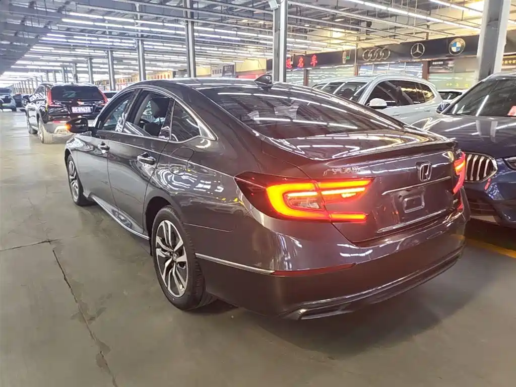 Honda Accord — фото 5