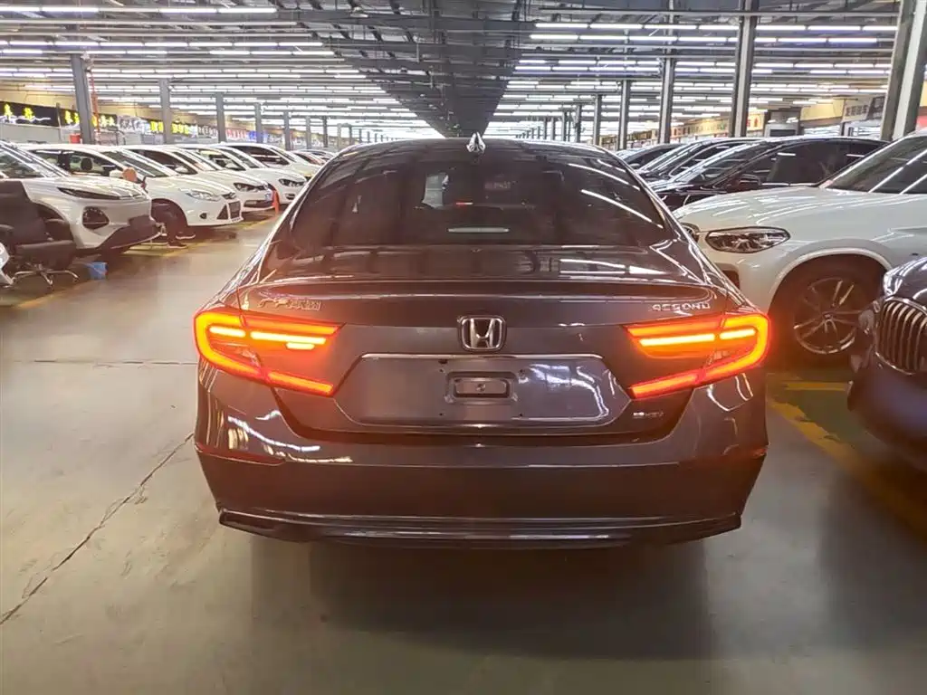 Honda Accord — фото 6