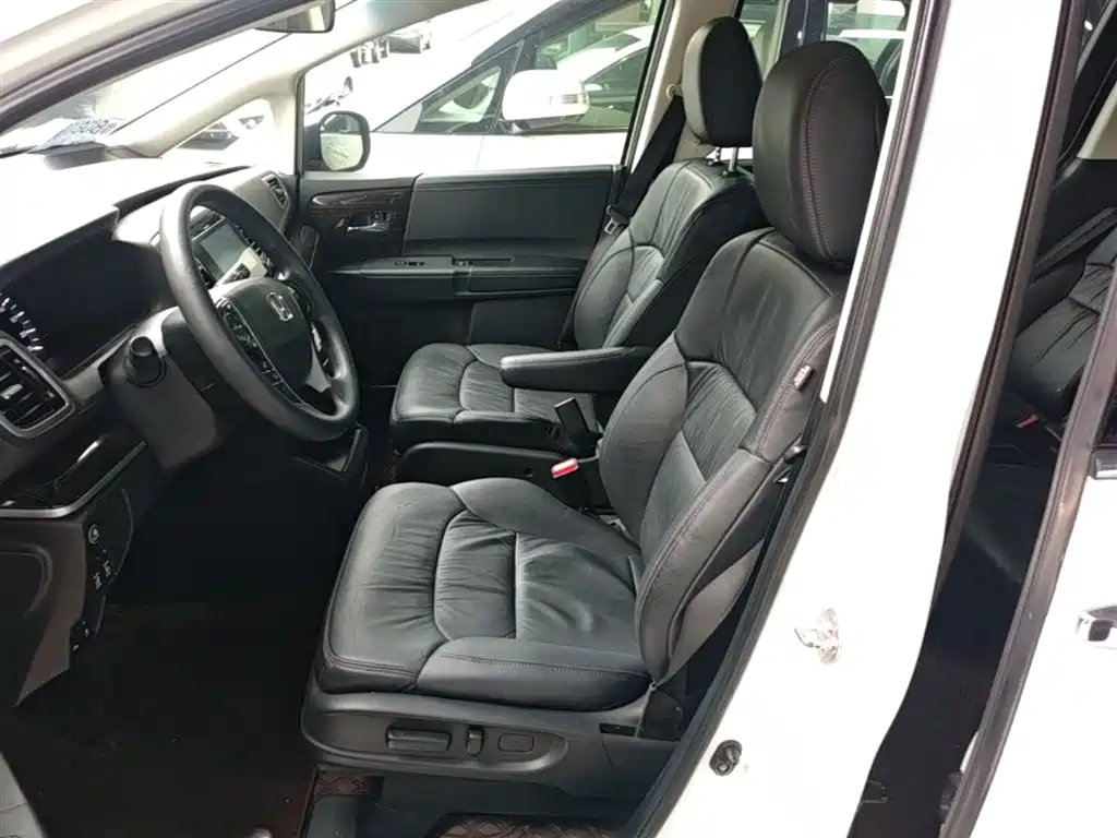 Honda Odyssey — фото 14