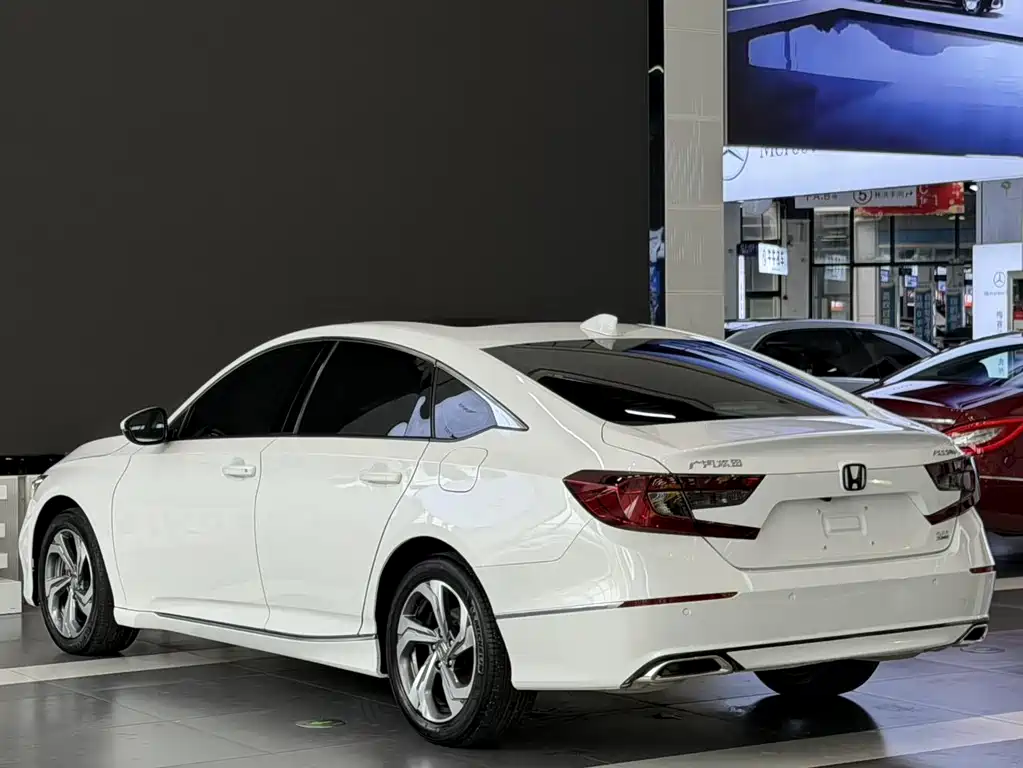 Honda Accord — фото 7