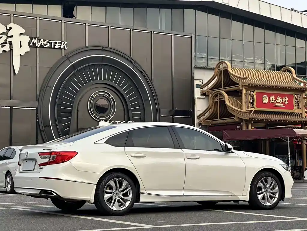 Honda Accord — фото 11