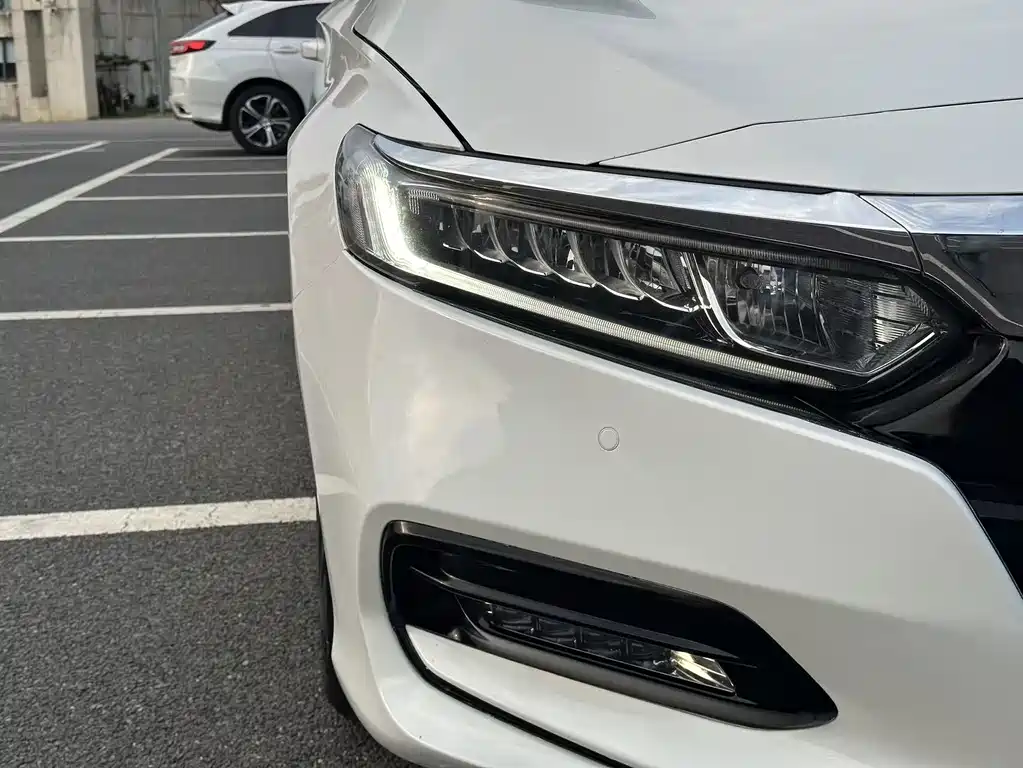 Honda Accord — фото 15