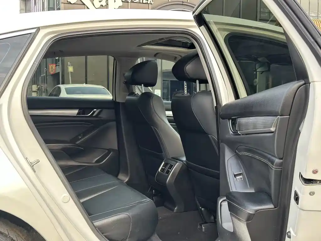Honda Accord — фото 10