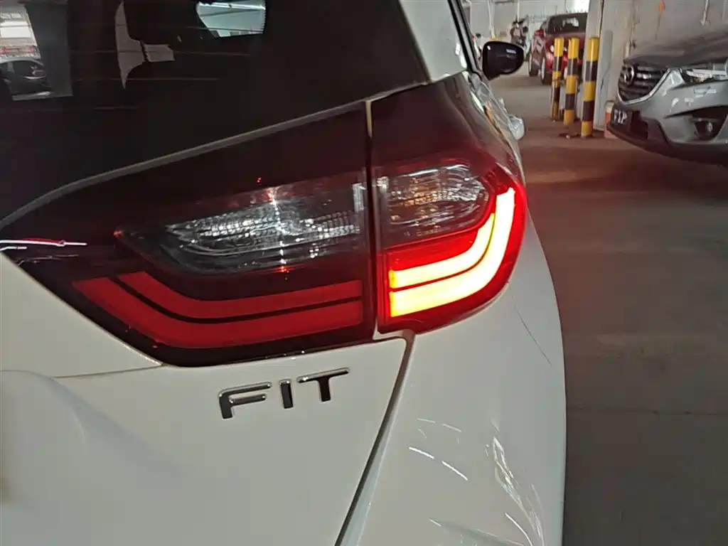 Honda Fit — фото 8