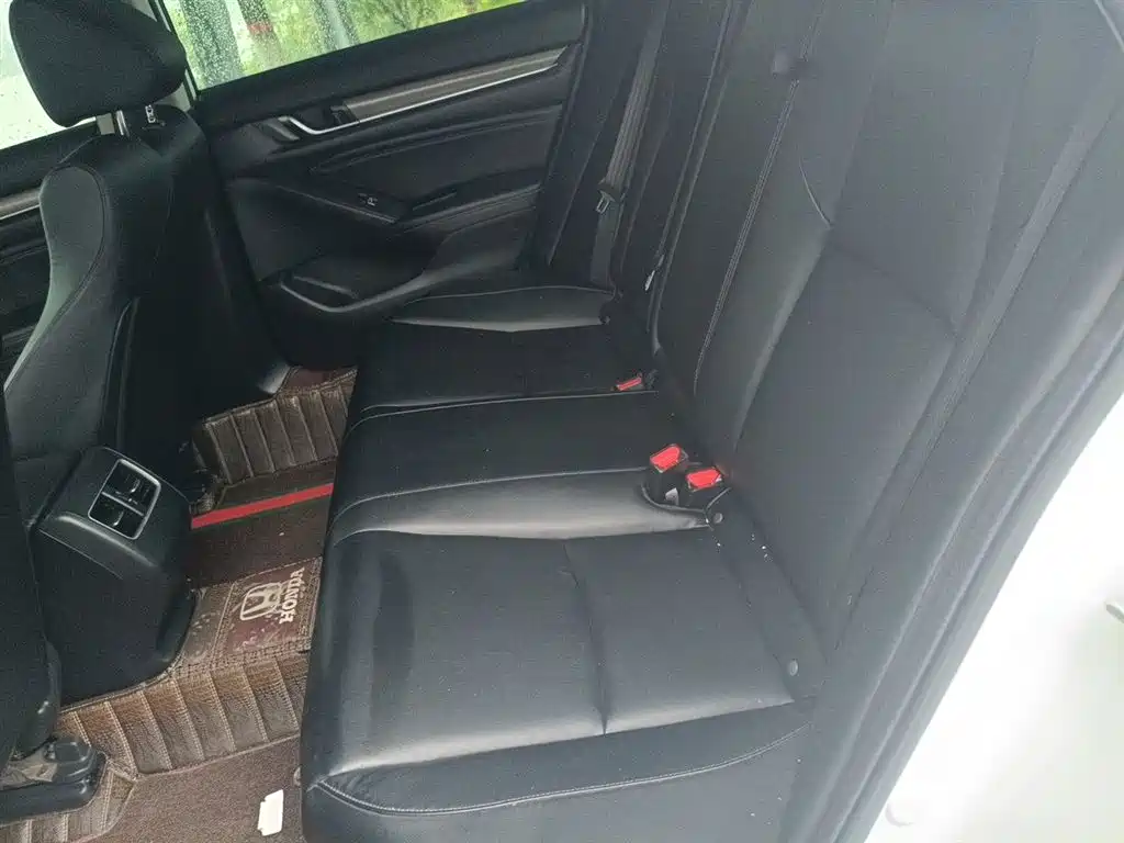 Honda Accord — фото 15