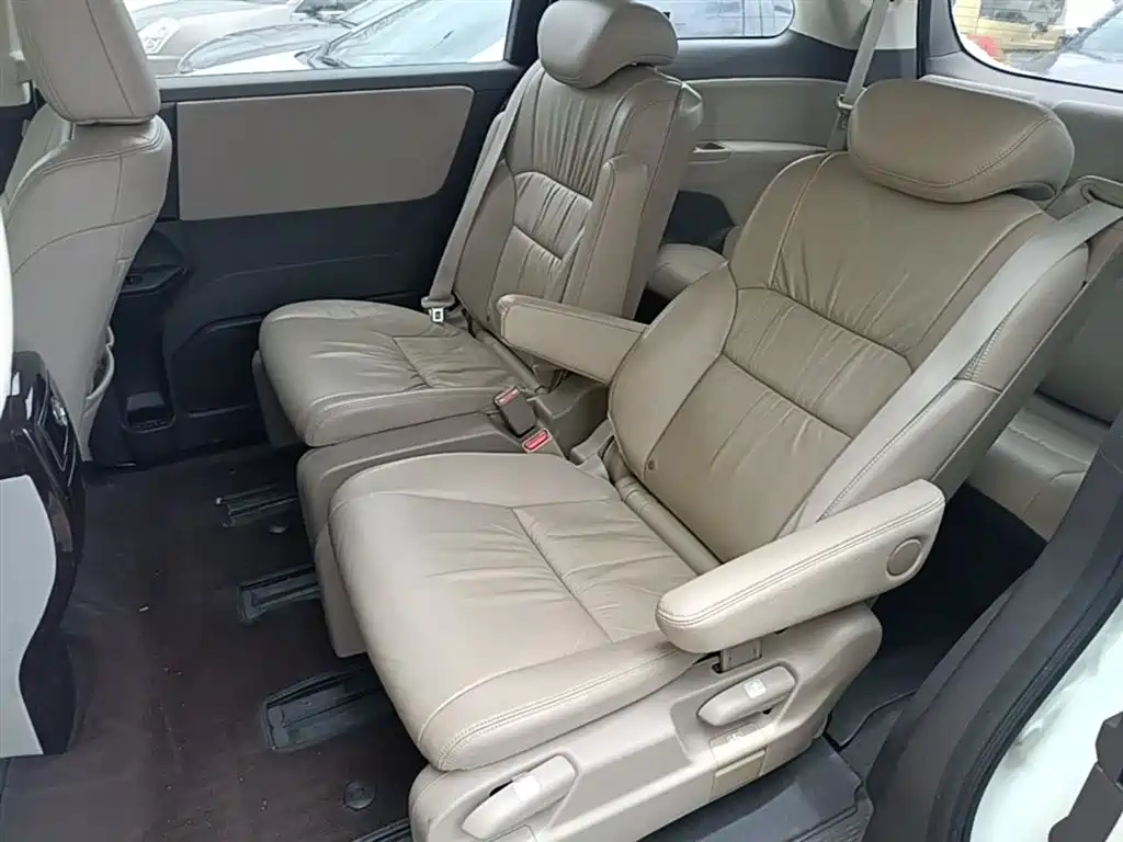 Honda Odyssey — фото 17