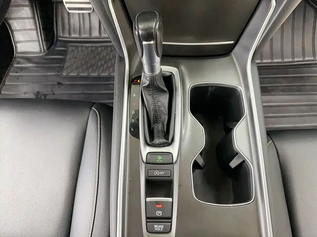 Honda Accord — фото 7