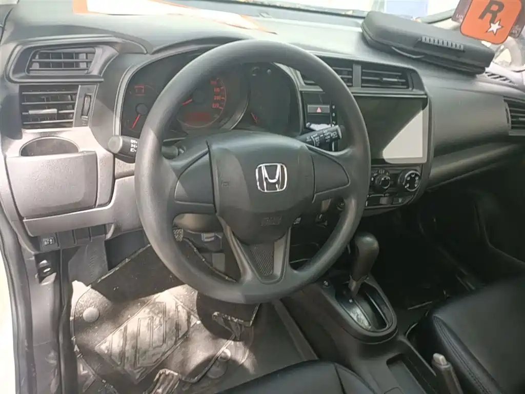 Honda Fit — фото 11