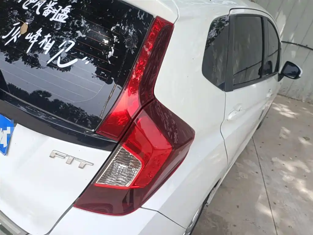 Honda Fit — фото 8