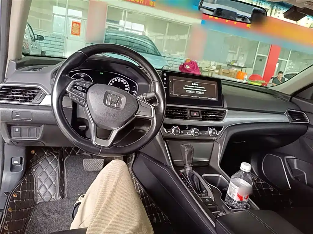 Honda Accord — фото 10