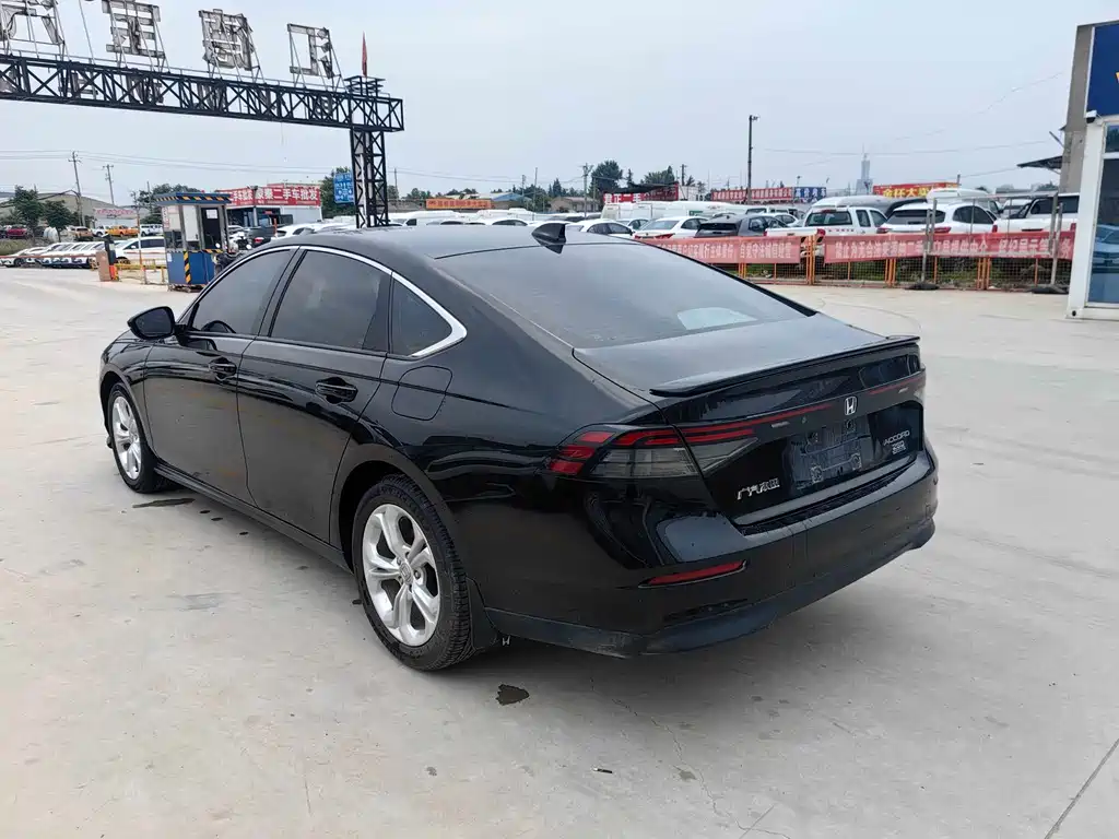 Honda Accord — фото 10